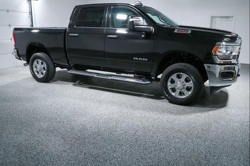 Diamond Black Crystal Pearlcoat 2024 RAM 2500 Big Horn Crew Cab 4x4 6'4' Box