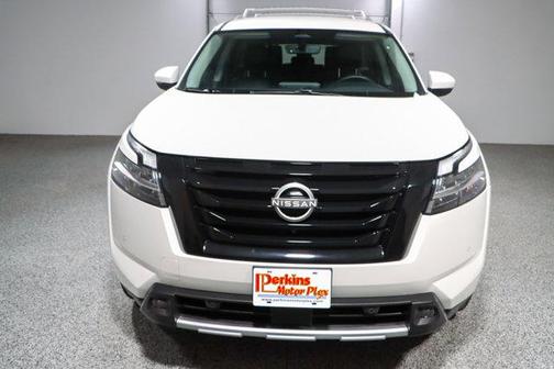 2023 Nissan Pathfinder SL FWD