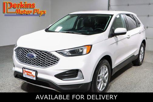 White 2023 Ford Edge SEL