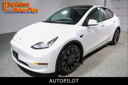 Pearl White Multi-Coat 2023 Tesla Model Y Performance Dual Motor All-Wheel Drive