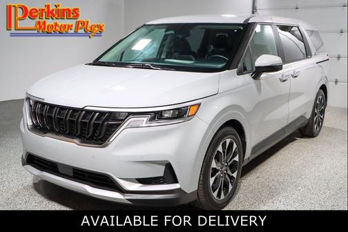 Ceramic Silver 2024 Kia Carnival EX