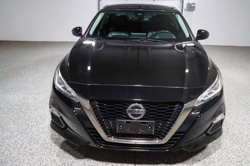Super Black 2022 Nissan Altima SR FWD