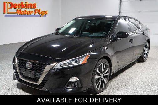 Super Black 2022 Nissan Altima SR FWD