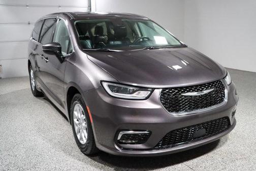 Granite Crystal Metallic Clearcoat 2023 Chrysler Pacifica Touring L