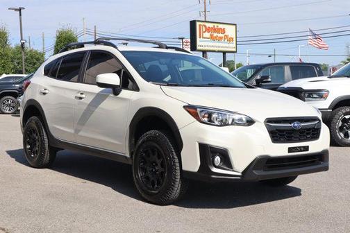 Crystal White Pearl 2018 Subaru Crosstrek 2.0i Premium