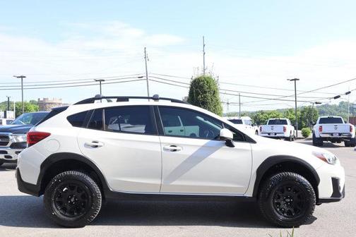 Crystal White Pearl 2018 Subaru Crosstrek 2.0i Premium