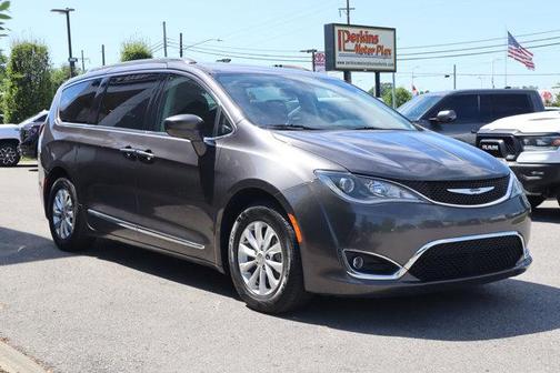 Granite Crystal Metallic Clearcoat 2018 Chrysler Pacifica Touring-L Plus