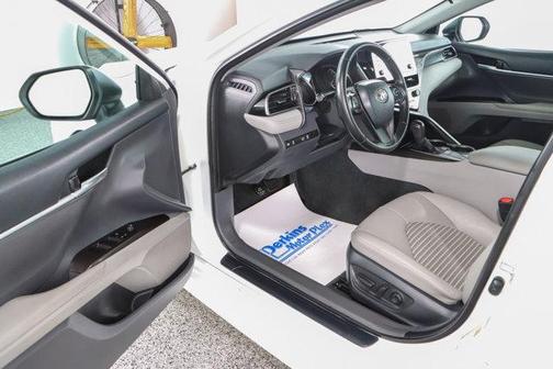 Ice Cap 2023 Toyota Camry SE