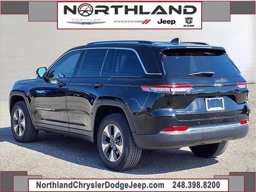 Black 2022 Jeep Grand Cherokee 4xe Base