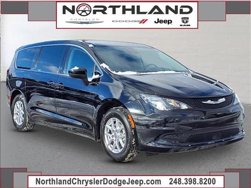 2024 Chrysler Voyager LX