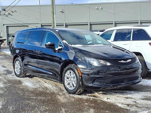 2024 Chrysler Voyager LX