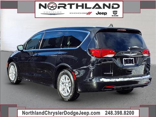 2024 Chrysler Voyager LX