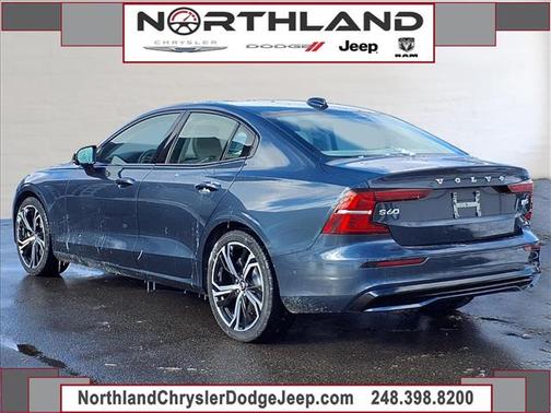 2024 Volvo S60 B5 Plus Dark Theme