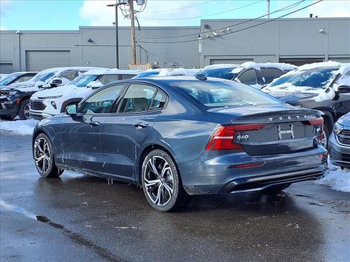 2024 Volvo S60 B5 Plus Dark Theme