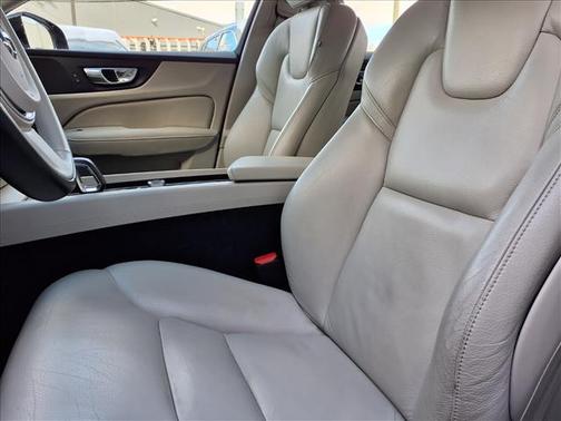 2024 Volvo S60 B5 Plus Dark Theme