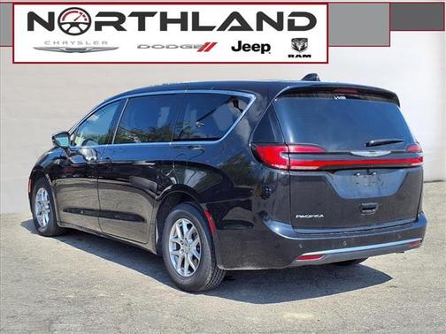 2023 Chrysler Pacifica Touring-L