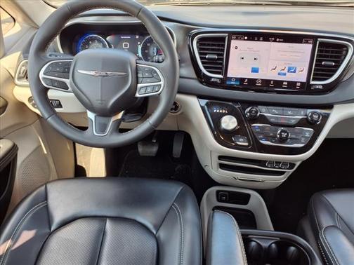 2023 Chrysler Pacifica Touring-L