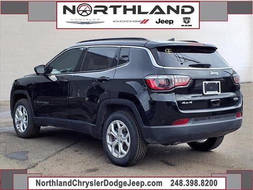 Black 2024 Jeep Compass Latitude