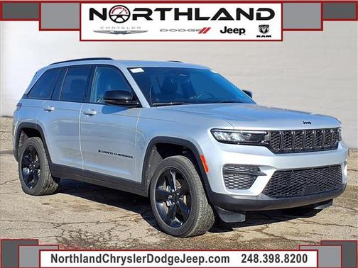 2025 Jeep Grand Cherokee Laredo