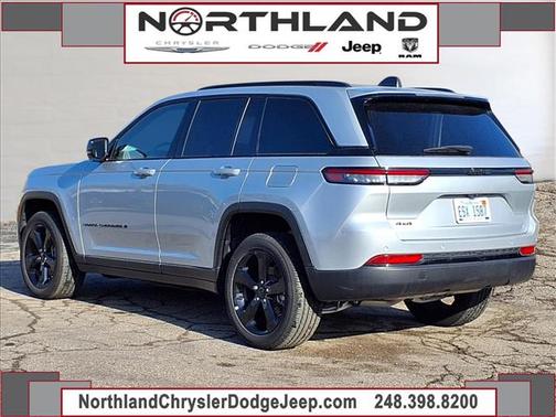 2025 Jeep Grand Cherokee Laredo