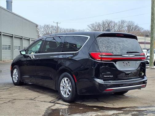 2024 Chrysler Pacifica Touring-L