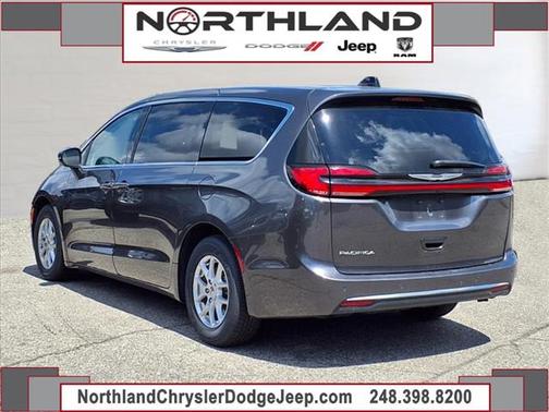 2023 Chrysler Pacifica Touring-L