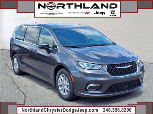 2023 Chrysler Pacifica Touring-L