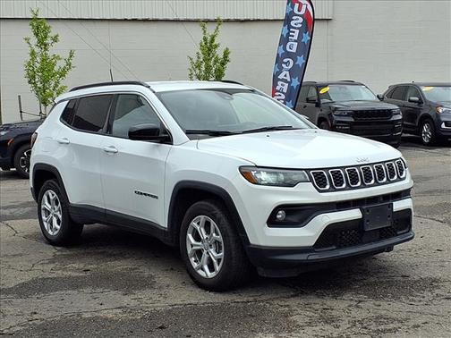 White 2024 Jeep Compass Latitude