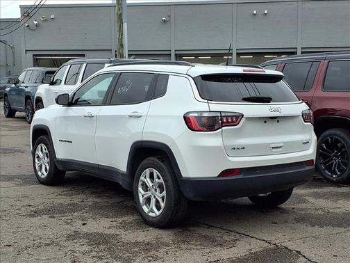 White 2024 Jeep Compass Latitude