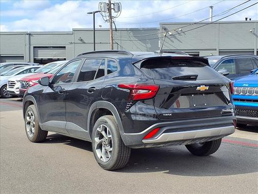 2025 Chevrolet Trax LT