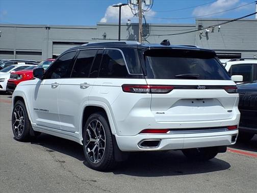 2022 Jeep Grand Cherokee Summit