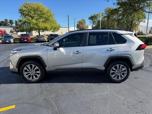 2022 Toyota RAV4 XLE Premium