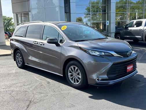 Predawn Gray Mica 2023 Toyota Sienna XLE