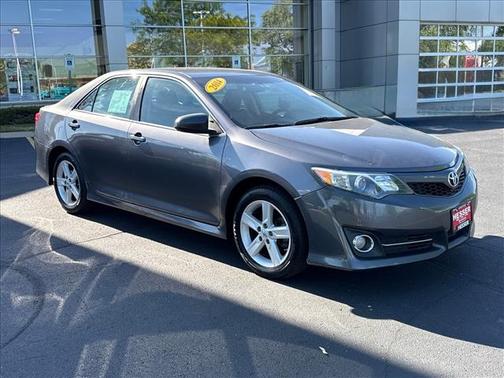 Magnetic Gray Metallic 2014 Toyota Camry SE