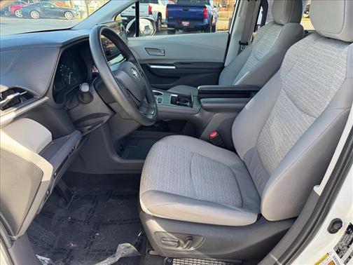2023 Toyota Sienna LE