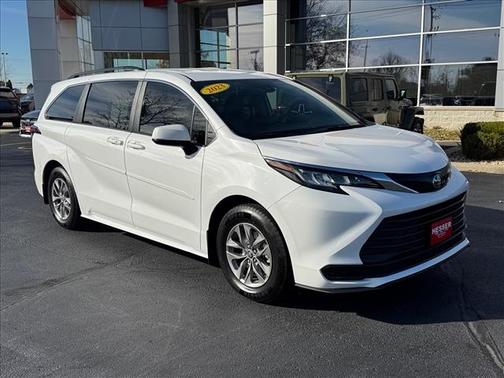 2023 Toyota Sienna LE