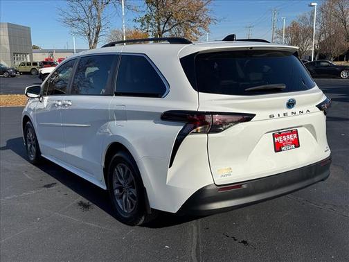 2023 Toyota Sienna LE