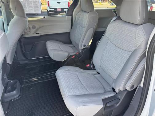 2023 Toyota Sienna LE
