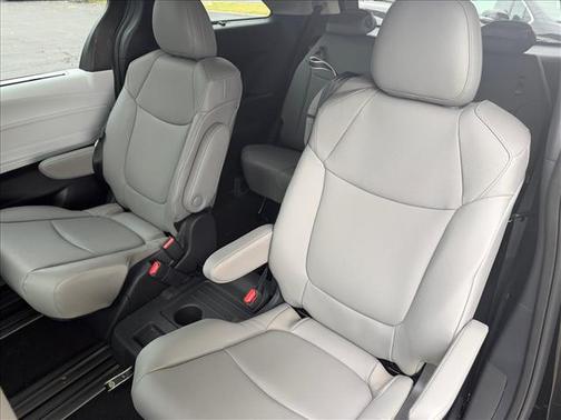 Midnight Black Metallic 2026 Toyota Sienna XLE