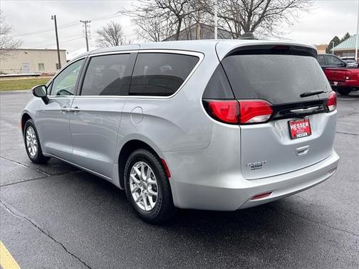 2022 Chrysler Voyager LX