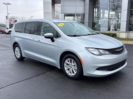 2022 Chrysler Voyager LX