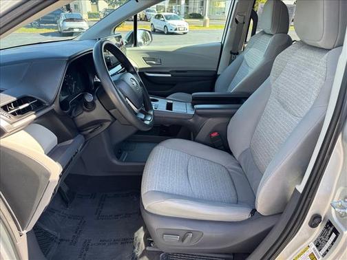 2021 Toyota Sienna LE