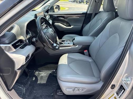 2022 Toyota Highlander Hybrid Limited