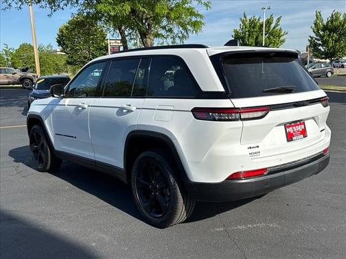 Bright White Clearcoat 2025 Jeep Grand Cherokee Limited