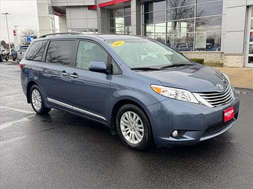 2017 Toyota Sienna XLE
