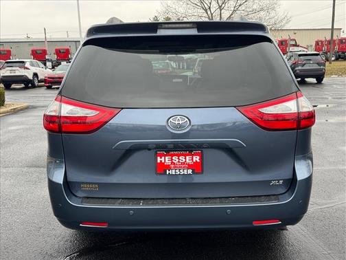 2017 Toyota Sienna XLE
