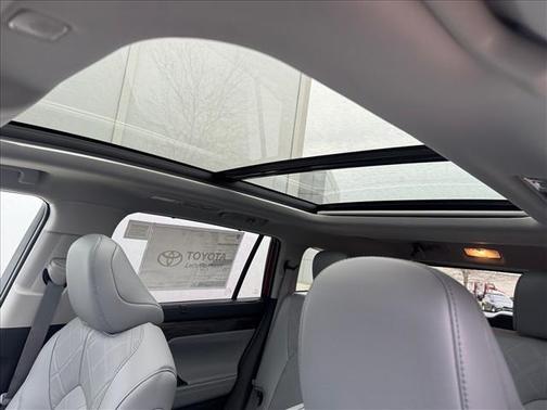 Ruby Flare Pearl 2026 Toyota Highlander Hybrid Platinum