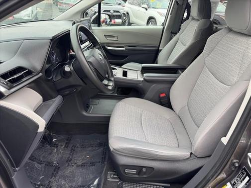 2022 Toyota Sienna LE