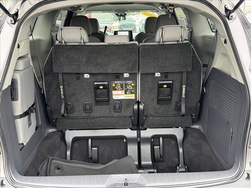 2022 Toyota Sienna LE