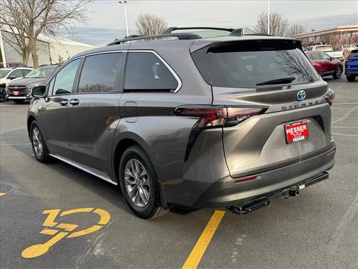 2023 Toyota Sienna XLE